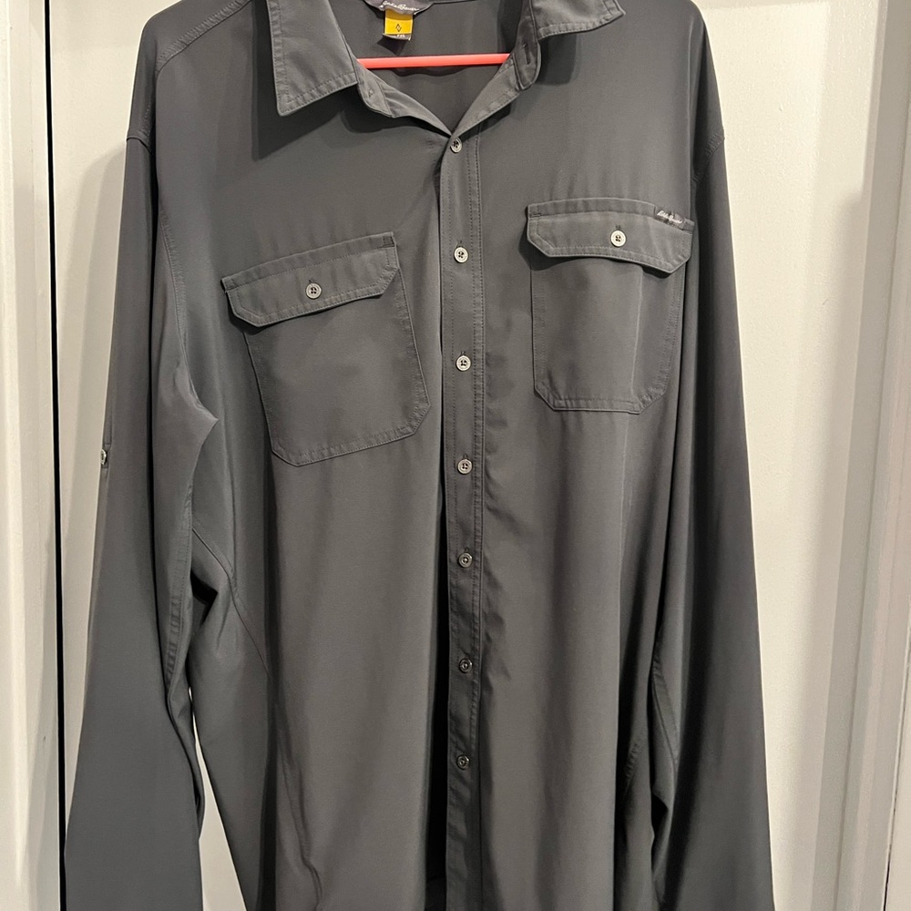 Eddie Bauer Travex Travel Button Down. Gray. XLT.